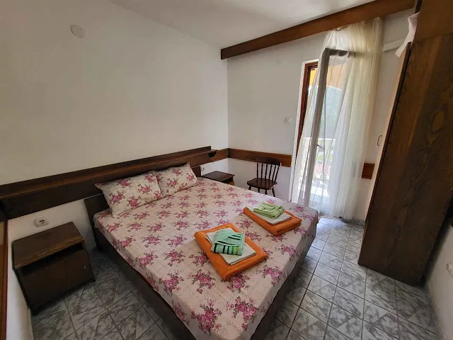 Hotel mit 16 Apartments in Buljarica — photo 17
