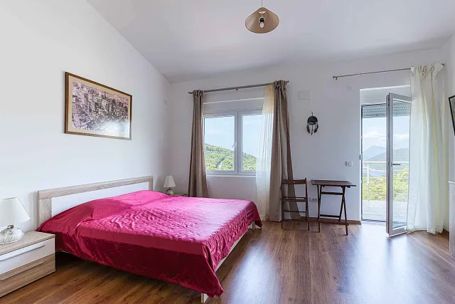 Elegantes Haus mit atemberaubendem Blick auf die Bucht von Kotor in Herceg Novi — photo 6
