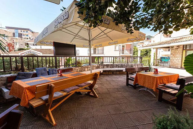Restaurant im Zentrum von Budva — photo 6