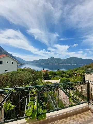 For sale apartment in Orahovac with a panoramic sea view