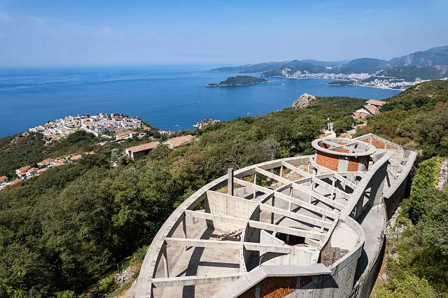 7.715 m² Grundstück mit Gebäuden und Rohbau nahe Sveti Stefan — photo 37