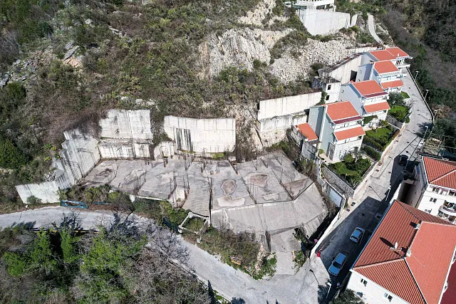 Grundstück 1580 m2 mit Projekt für ein Aparthotel in Rezevici