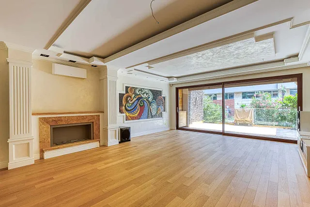 Luxuriöse Ein-Zimmer-Wohnung mit Designer-Innenraum — photo 11
