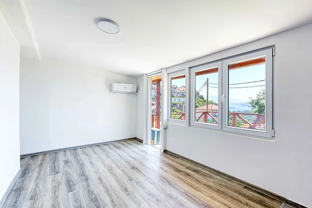 Zweifamilienhaus mit traumhaftem Blick auf die Adria. Perfekt für Eigennutzung oder als Kapitalanlage. — photo 6