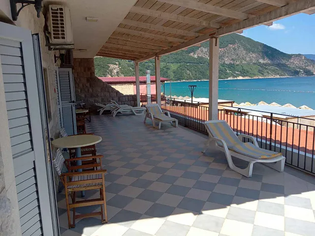 Mini Hotel auf Jaz 50 Meter vom Meer entfernt