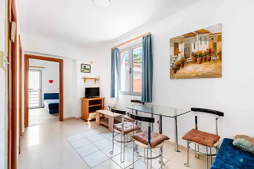 Wohnung 60m2 mit zwei Schlafzimmern in Rafailovici