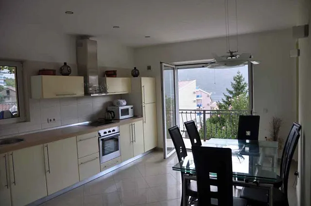 Haus mit Meerblick in Dobrota — photo 13