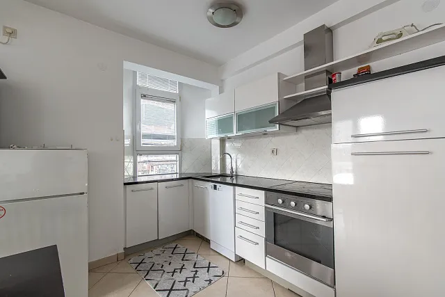 Eine 72 m² große Wohnung im Zentrum von Budva — photo 5