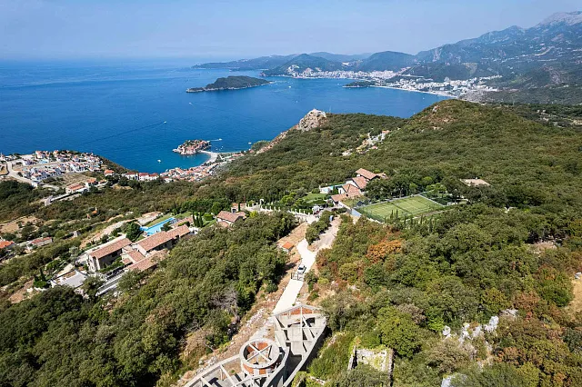 7.715 m² Grundstück mit Gebäuden und Rohbau nahe Sveti Stefan — photo 35