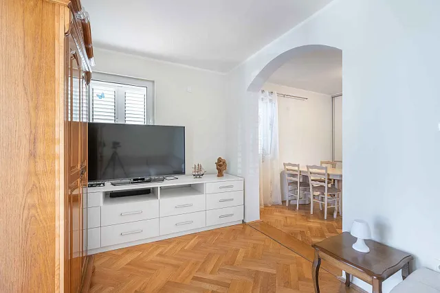 Geräumige Wohnung mit Meerblick in Sveti Stefan – 77 m² — photo 8