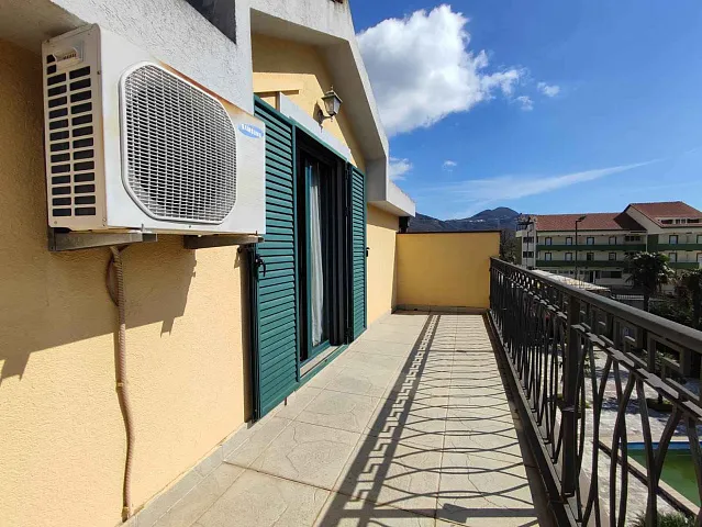 Reihenhaus mit Poolblick in Kotor, Lastva — 107 m² + Terrassen — photo 5