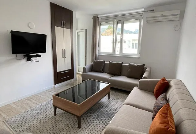 Möblierte 1-Zimmer-Wohnung mit 49 m² + 5 m² Terrasse nahe der Altstadt von Budva — photo 9