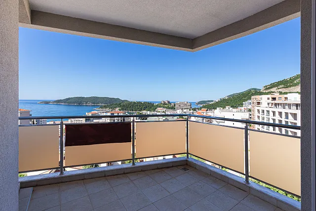 Bečići 67 m² Wohnung mit Meerblick, 2 Schlafzimmer und Terrasse