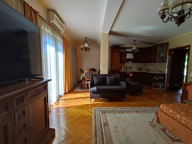 Reihenhaus mit Poolblick in Kotor, Lastva — 107 m² + Terrassen — photo 10