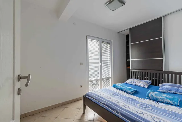 Eine 72 m² große Wohnung im Zentrum von Budva — photo 18