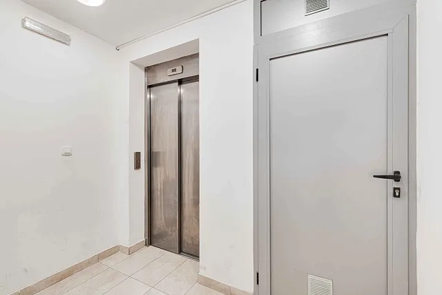 Moderne 2-Zimmer-Wohnung mit großer Terrasse und Garage in Bečići — photo 12