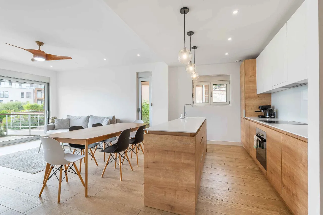 Zu verkaufen: Großzügige 3-Zimmer-Wohnung mit Meerblick und 40 m² großer Terrasse