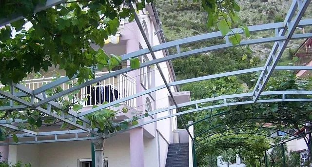 Großes Haus in Sutorina mit Swimmingpool und großem Garten — photo 4