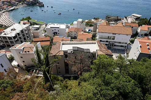 Schönes Grundstück in attraktiver Lage zwischen Budva und Sveti Stefan, mit Projektdokumentation., Budva