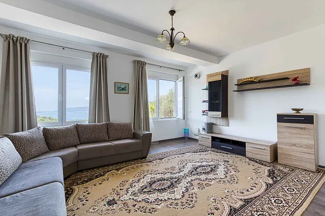 Elegantes Haus mit atemberaubendem Blick auf die Bucht von Kotor in Herceg Novi — photo 12
