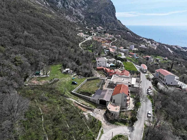 Grundstück von 5436 m² in Blizikuće mit Projekt