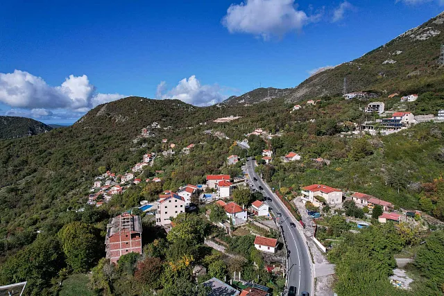Urbanisiertes Grundstück mit Meerblick und eigener Wasserquelle – Lapčići, 1.000 m² — photo 4
