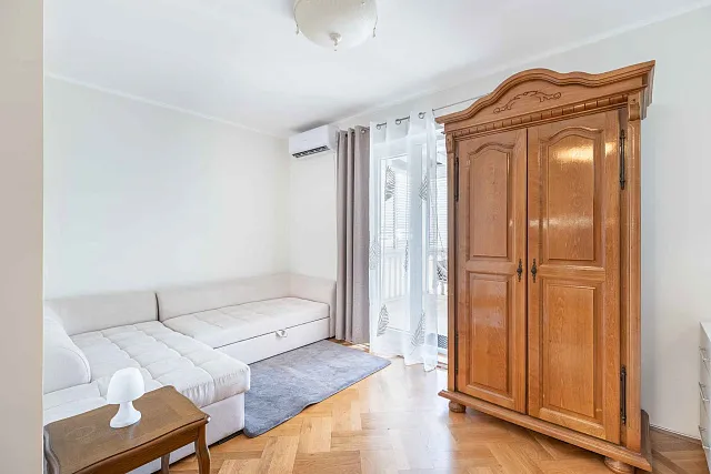 Geräumige Wohnung mit Meerblick in Sveti Stefan – 77 m² — photo 4