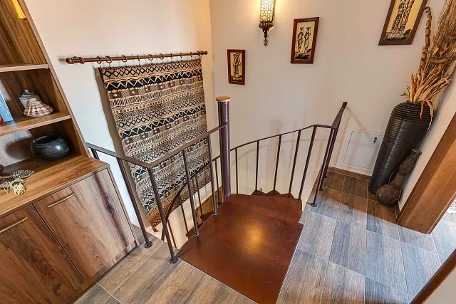 Zum Verkauf steht ein einzigartiges Haus auf drei Ebenen, — photo 9
