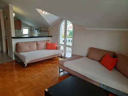 Apartment mit zwei Schlafzimmern in Budva in der Nähe des Zentrums