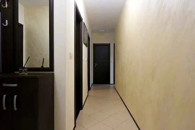 Möblierte Wohnung mit drei Schlafzimmern in Budva — photo 12