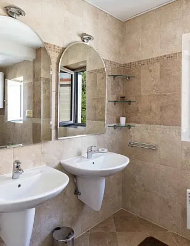 Geräumige Duplex-Wohnung mit Meerblick in Sveti Stefan — photo 25