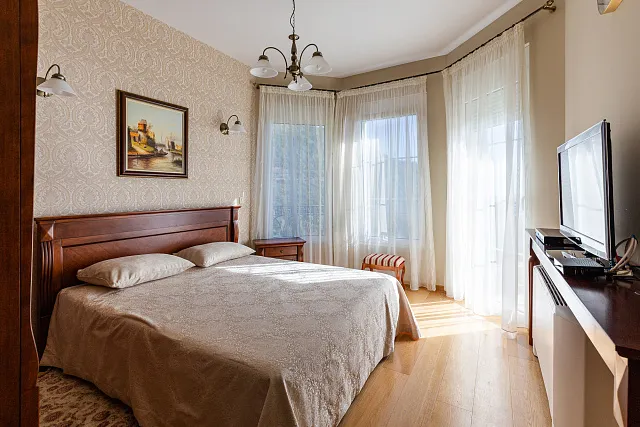 Eleganz und Gelassenheit in einer luxuriösen Villa mit Panoramablick auf das Meer. — photo 42