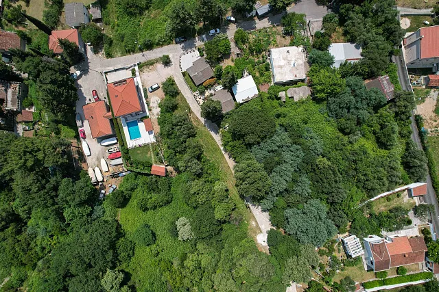 Zum Verkauf steht ein urbanisiertes Baugrundstück mit einer Gesamtfläche von 1.267 m², — photo 7