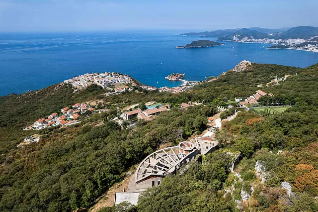 7.715 m² Grundstück mit Gebäuden und Rohbau nahe Sveti Stefan — photo 34