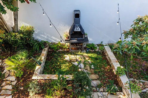 Green Area & Mountain Views: Your Dream Home