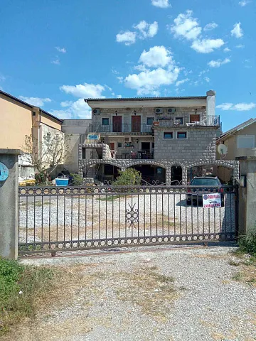 Mini Hotel auf Jaz 50 Meter vom Meer entfernt — photo 15