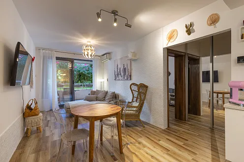 Elegante Zweizimmerwohnung in Pržno – 57 m²