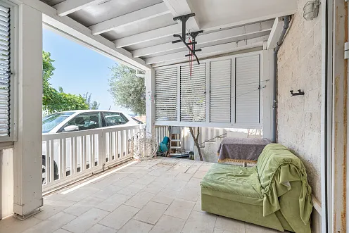 Geräumige Wohnung mit Meerblick in Sveti Stefan – 77 m², Budva