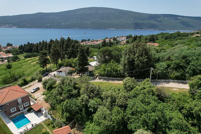 Zum Verkauf steht ein urbanisiertes Baugrundstück mit einer Gesamtfläche von 1.267 m², — photo 9