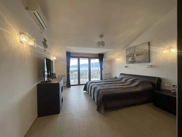 Zu verkaufende Wohnung in Bijela mit Meerblick — photo 4