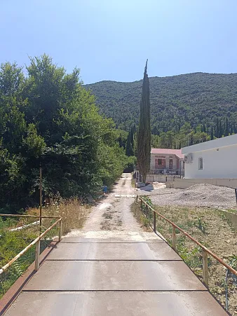 Grundstück zum Verkauf in der Siedlung Sutorina