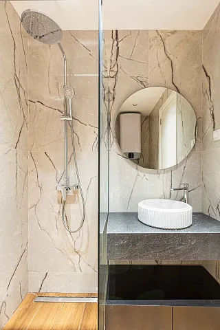 Penthouse in einem Neubau in Becici in der Nähe des Meeres — photo 24