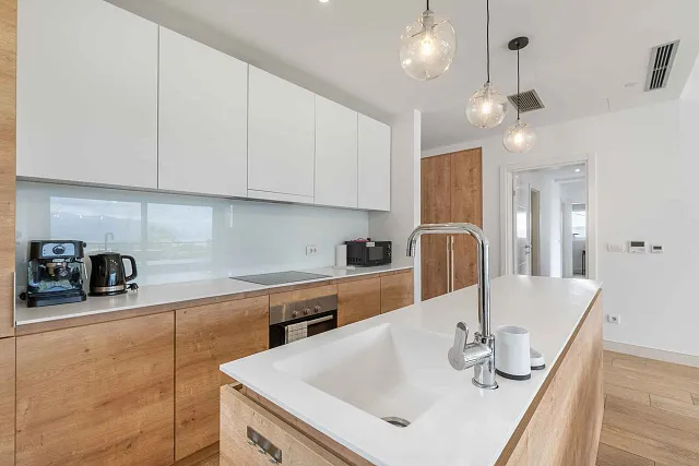 Zu verkaufen: Großzügige 3-Zimmer-Wohnung mit Meerblick und 40 m² großer Terrasse — photo 17