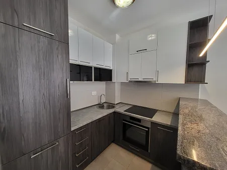 Apartment mit großer Terrasse im Zentrum von Budva