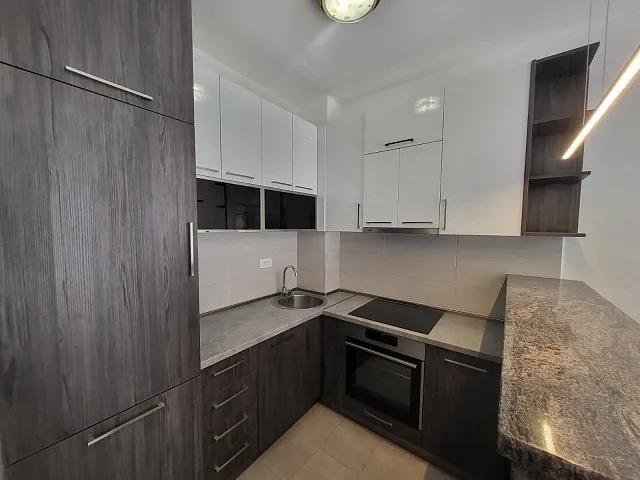 Apartment mit großer Terrasse im Zentrum von Budva