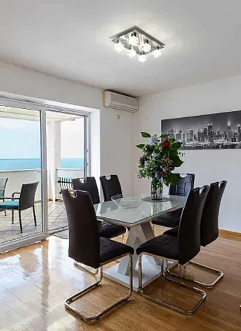 Geräumige Duplex-Wohnung mit Meerblick in Sveti Stefan — photo 5